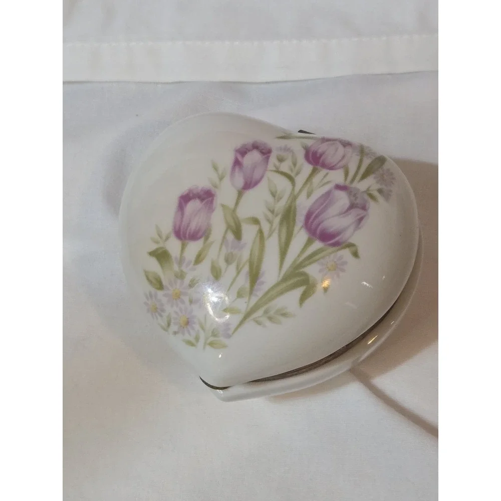 VNTG Hinged Vanity Box Jewelry Trinket Heart Shape Floral Covered